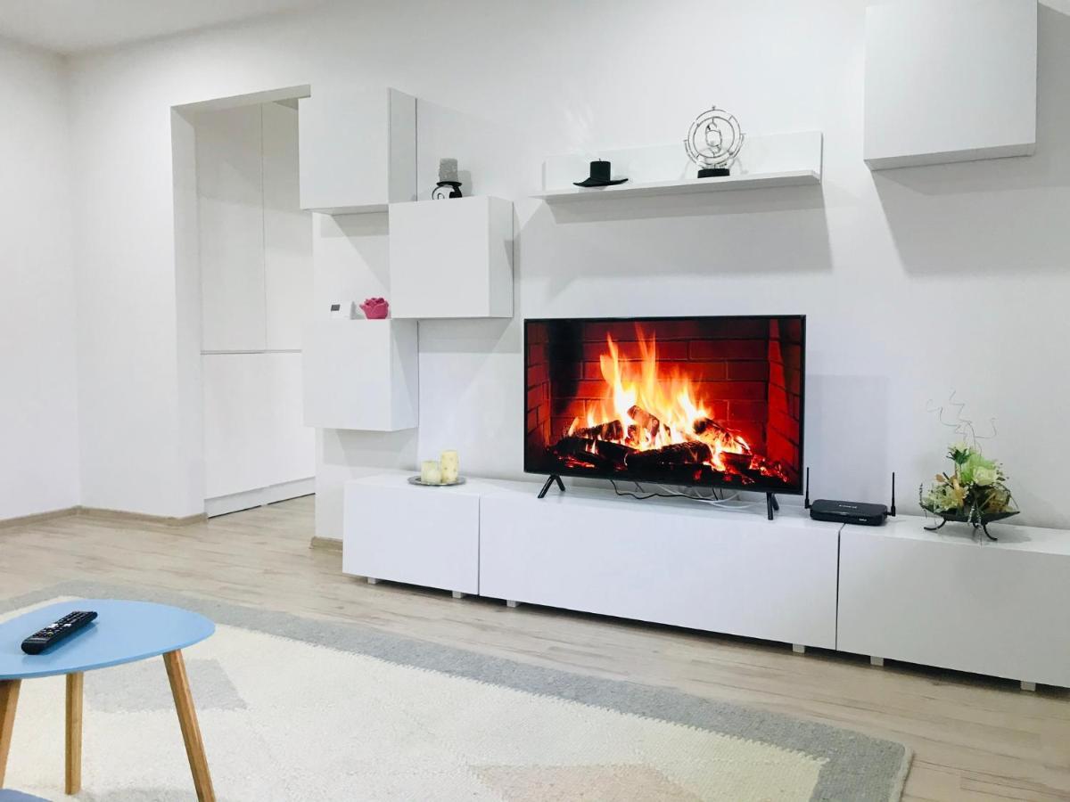 Comfy Apartment - Free Private Parking,Ac,Wi-Fi Carei Dış mekan fotoğraf