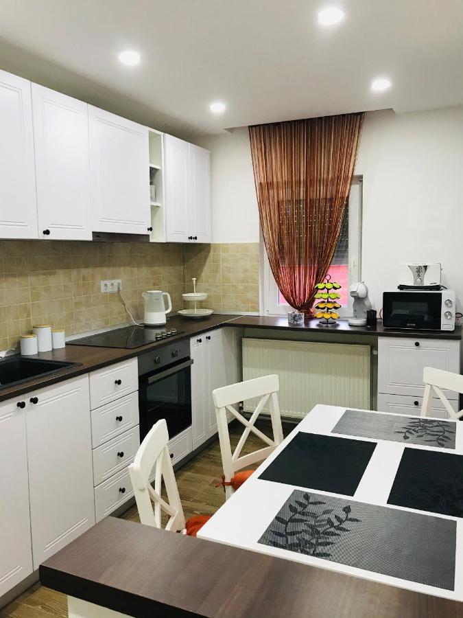 Comfy Apartment - Free Private Parking,Ac,Wi-Fi Carei Dış mekan fotoğraf