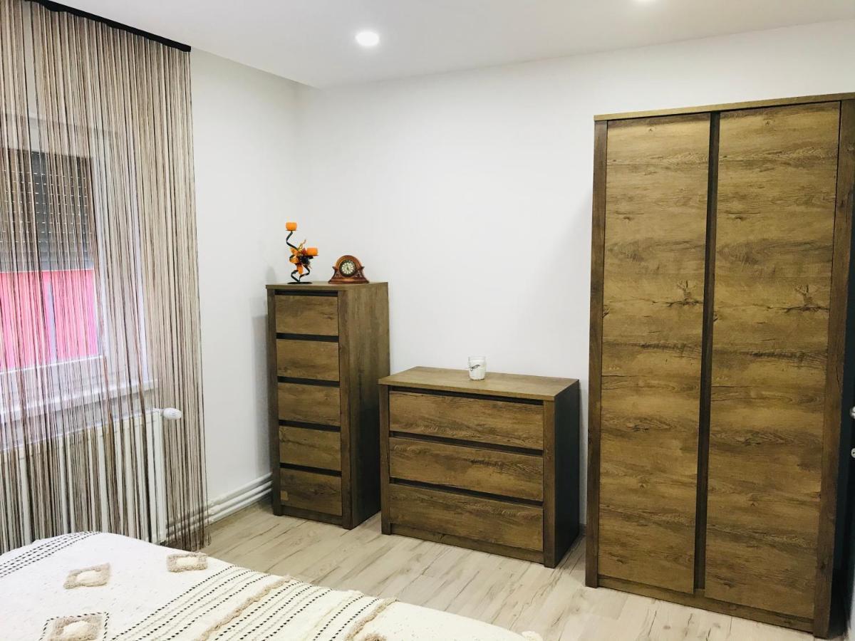 Comfy Apartment - Free Private Parking,Ac,Wi-Fi Carei Dış mekan fotoğraf