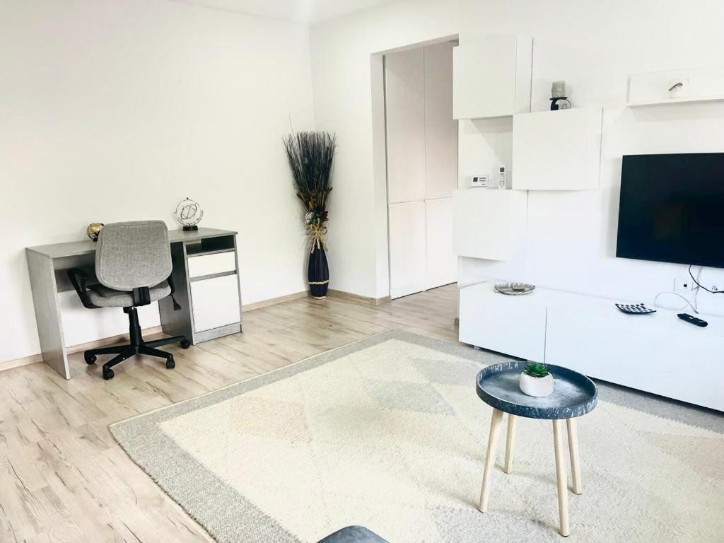 Comfy Apartment - Free Private Parking,Ac,Wi-Fi Carei Dış mekan fotoğraf